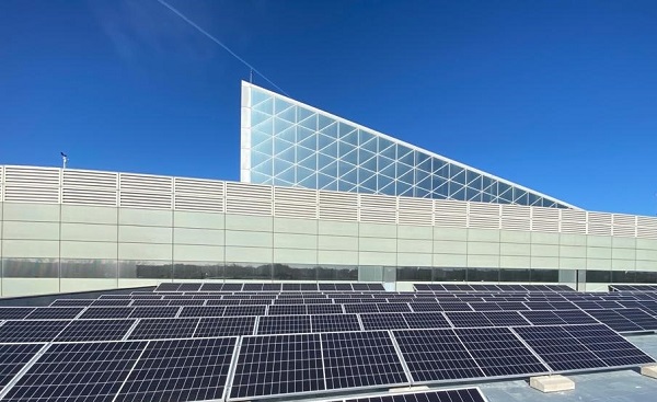 REC Alpha solar panels installed on rooftop of Telefónica Control Hub in Madrid