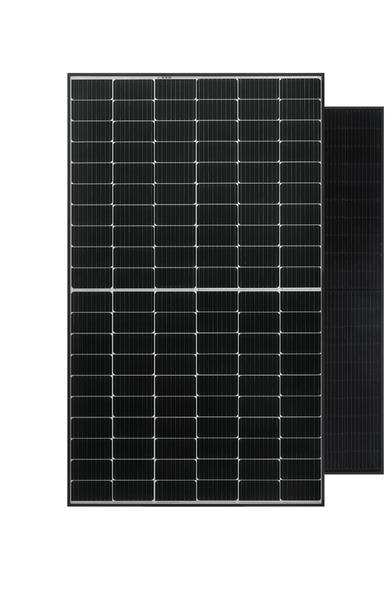 Portraits of REC N-Peak 2 and N-Peak 2 Black solar panel with 120 half-cut cells
